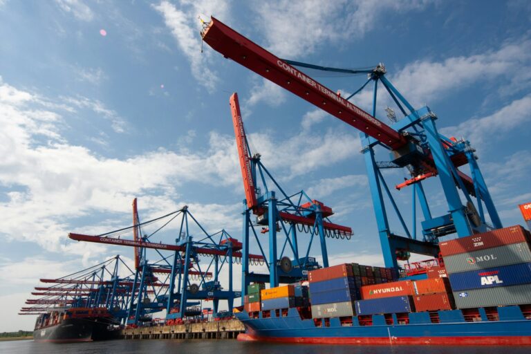 Ship-to-shore cranes